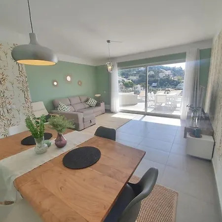Primadonna Seaview Stunning Апартаменты